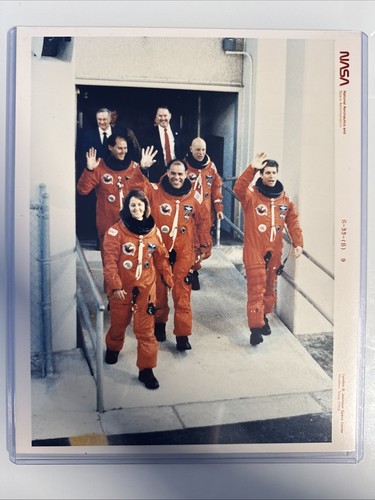 Nasa sta crew - sta-33, walkout